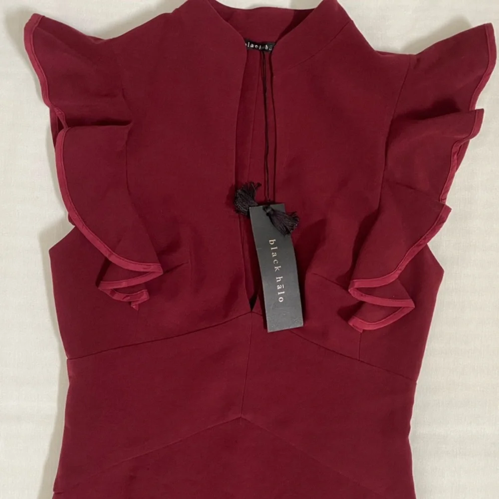 🎉HOST PICK✨Black Halo Wine Keyhole Slit Ruffle Sleeve Eva dress cocktail midi - Picture 4 of 11